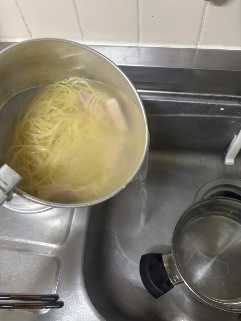茹で上がったら煮汁を捨てる