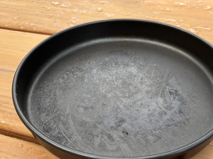 フライパンは焦げつきやすい